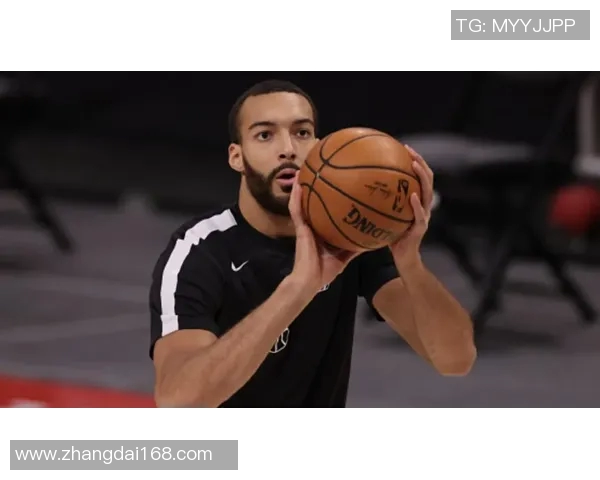 向余望突破传中助力球队逆转胜利的关键时刻分析与战术探讨 向余望突破传中助力球队逆转胜利的关键时刻分析与战术探讨